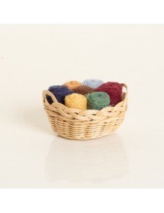 Korb gefüllt mit Gaze