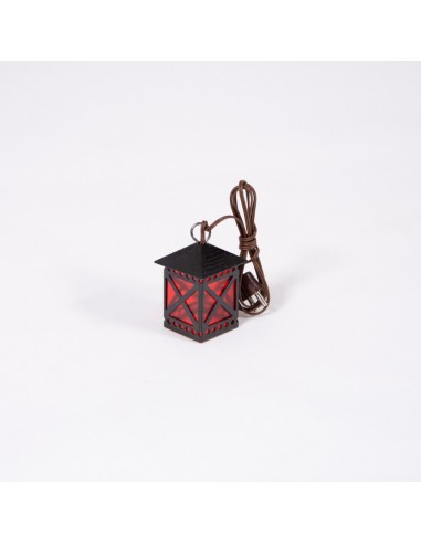 Metallaterne mit rotem Glas