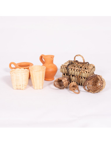 Set Körbe und Tonkrüge